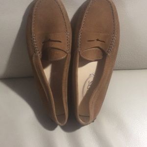 Gently worn suede shoes-saddle tan color